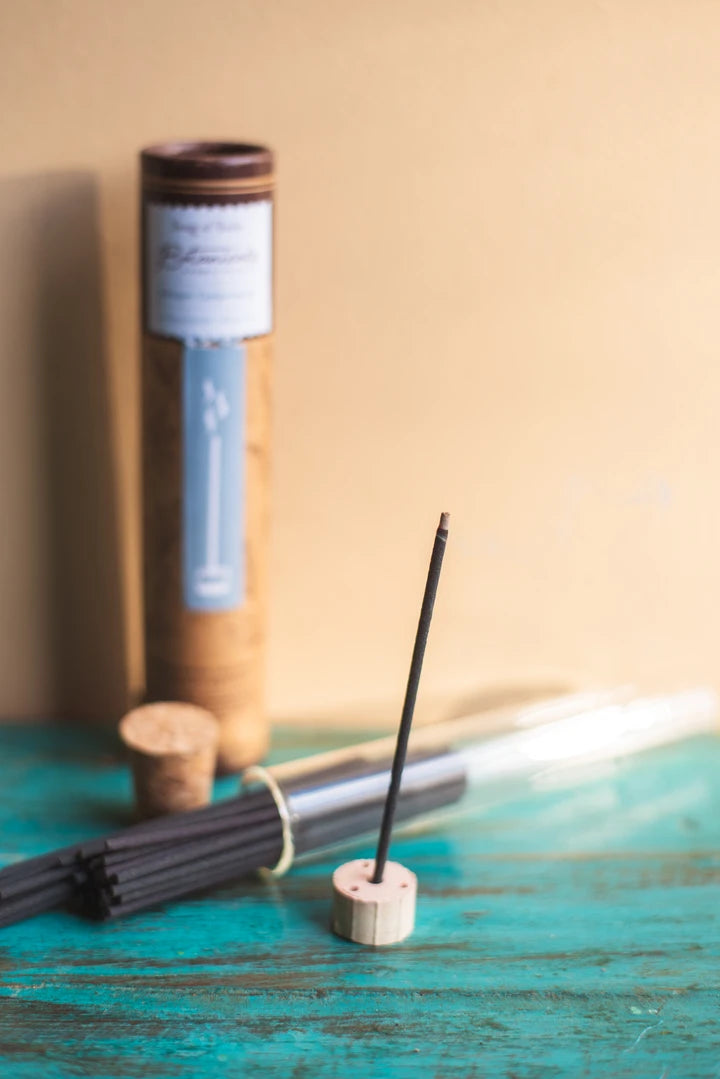 Balsam Cedarwood Botanical Aromatherapy Bambooless Incense (40 Sticks + Ceramic Burner )