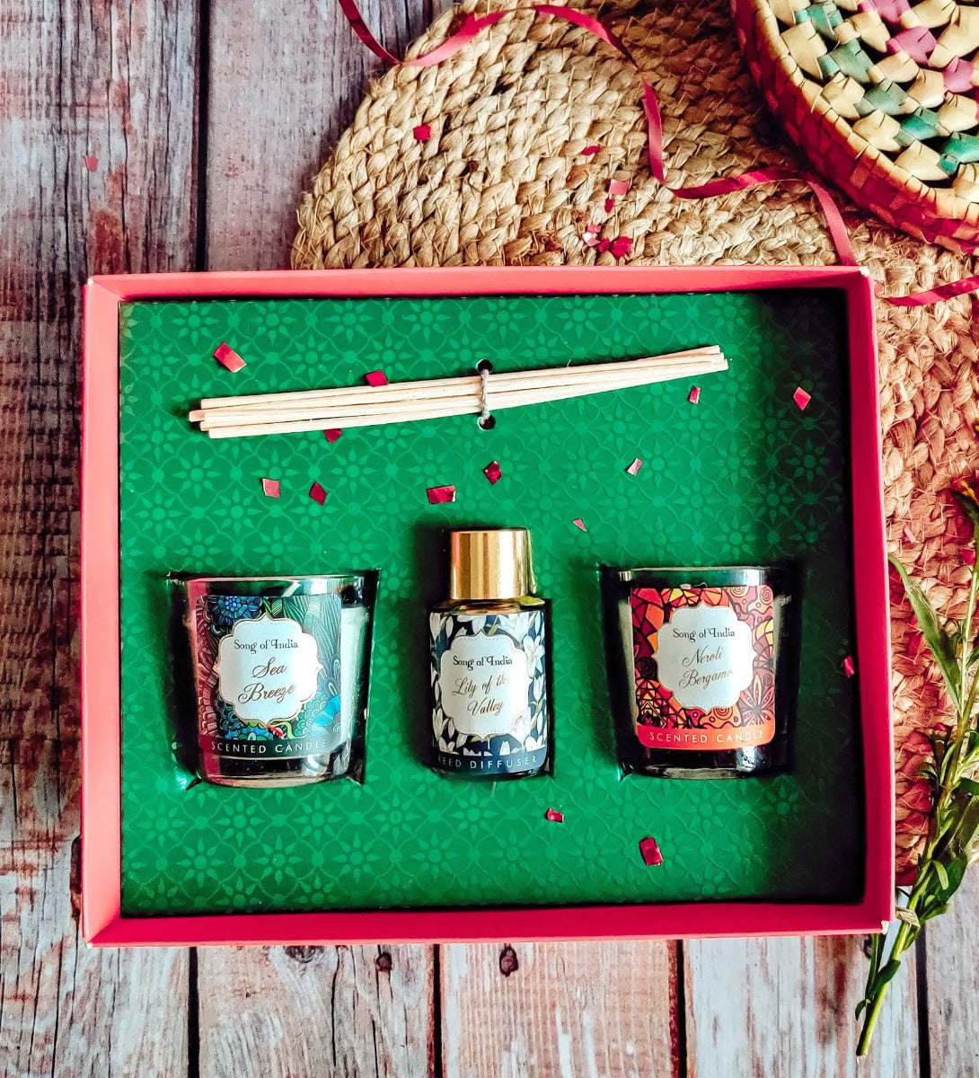 Sea Green Little Pleasures Gift Box with 2 pcs of 60 g by Song of India — gift box contents detail